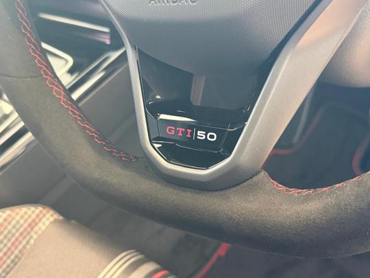 Volkswagen Golf Photo at-ed15d8bf88eb4b5eade4beb436f7ca21.jpg