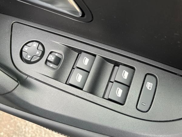 Used Peugeot 2008 BJ73UPP 31