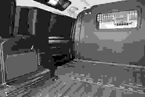 Land Rover DEFENDER Photo at-ed381be3c54c4de0be380664c023b25c.jpg
