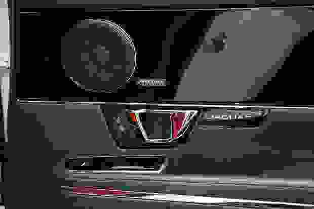 Jaguar XJ Photo at-ed551f98fb334e82804ffbbb1a779d0f.jpg