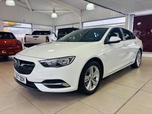 Vauxhall Insignia Photo 2