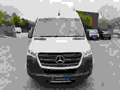 Mercedes-Benz Sprinter Photo at-ed8bdd444c84423f8fe141743b6ef05a.jpg