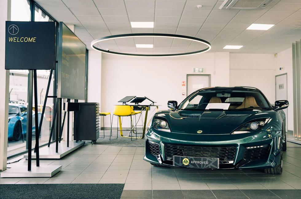 LOTUS Emira Photo at-edc7b7ca503f4d368d90a041146f0fad.jpg