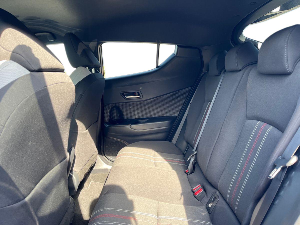 Toyota C-HR Photo 3