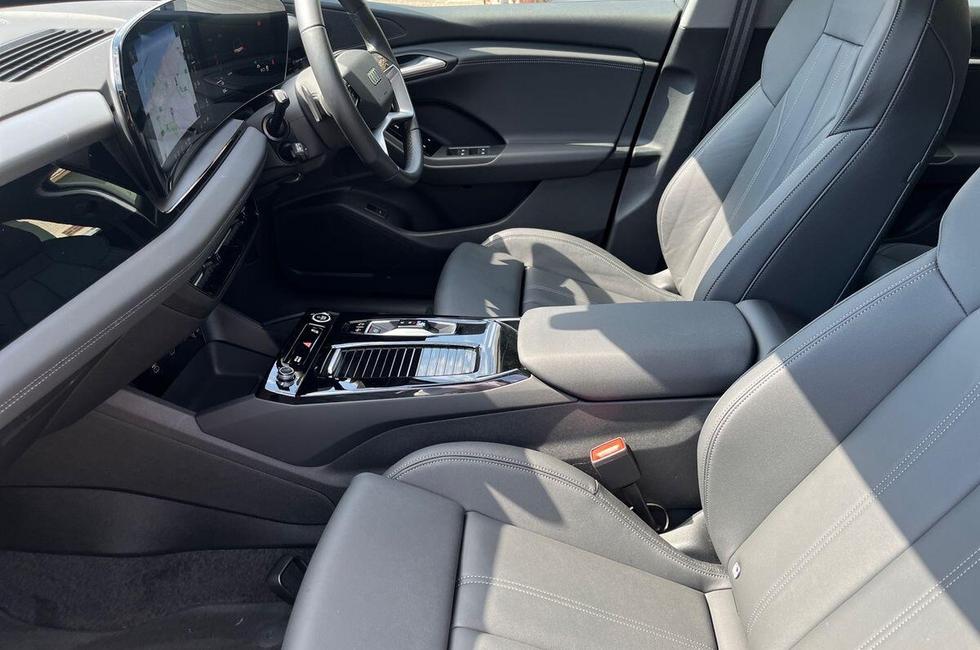 Audi Q6 Photo at-ee3766dc8e124fe492d706acbb361649.jpg