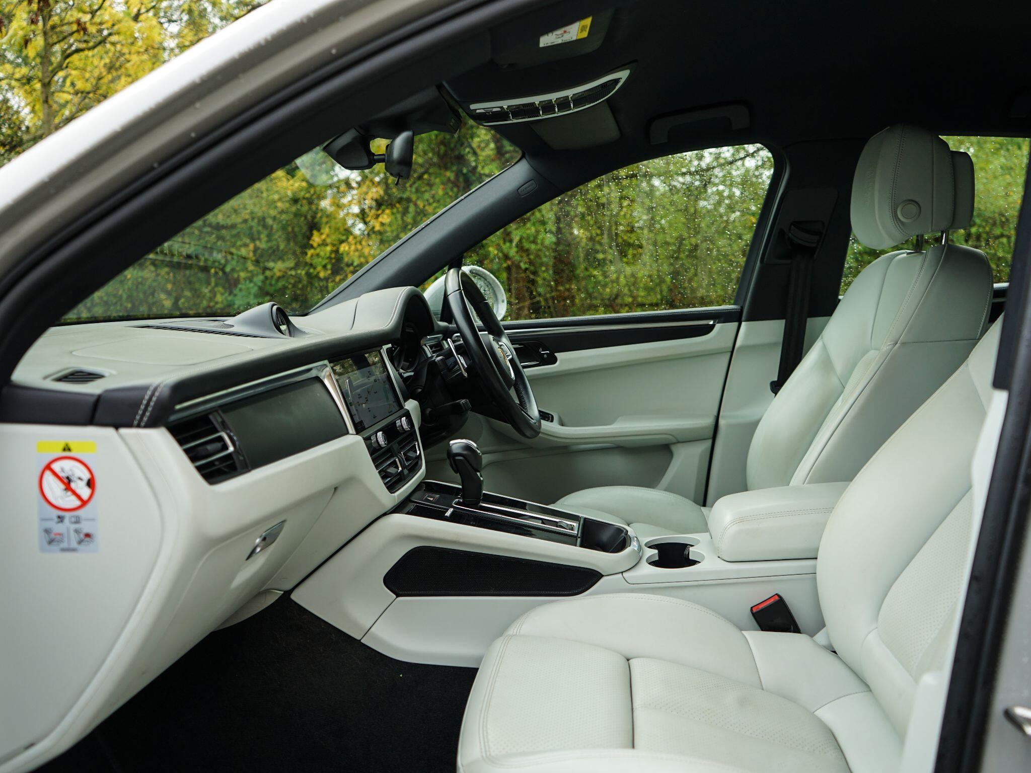 Porsche Macan 2.0T PDK 4WD Euro 6 (s/s) 5dr — photo 3