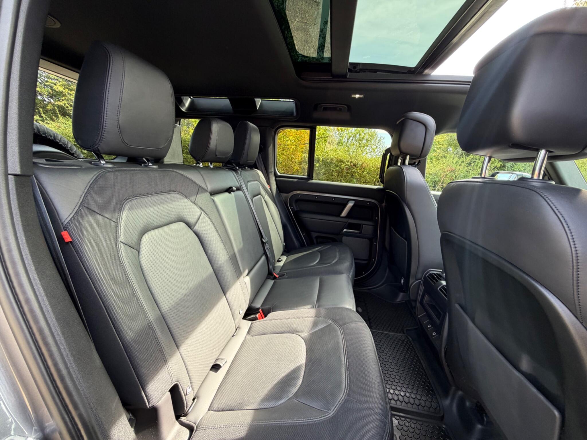 Land Rover Defender 110 3.0 D250 MHEV X-Dynamic HSE SUV 5dr Diesel Auto 4WD Euro 6 (s/s) (250 ps) — photo 17