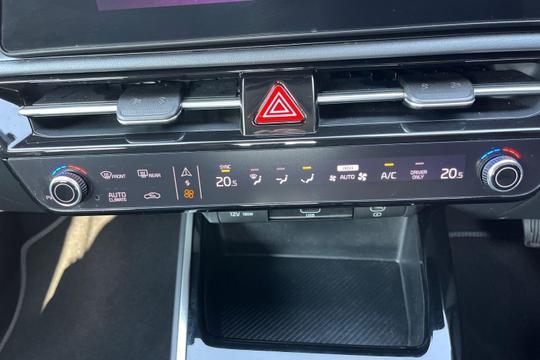 Kia Niro Photo at-eeac13d781b2448a967558dcf85e441b.jpg
