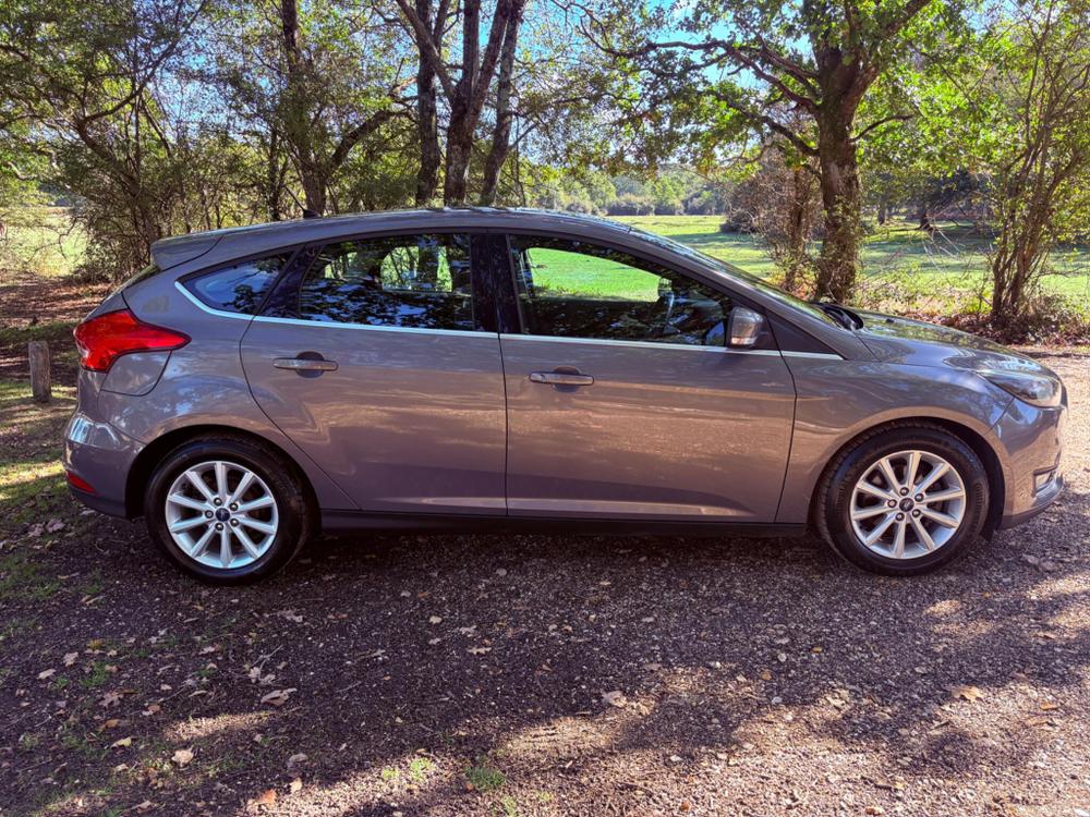 Ford Focus Photo at-eeb357838bec485fb33f114ffb5e7ff8.jpg