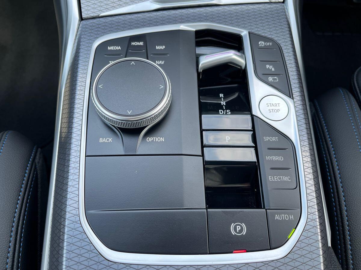 BMW 3 Series Photo 13