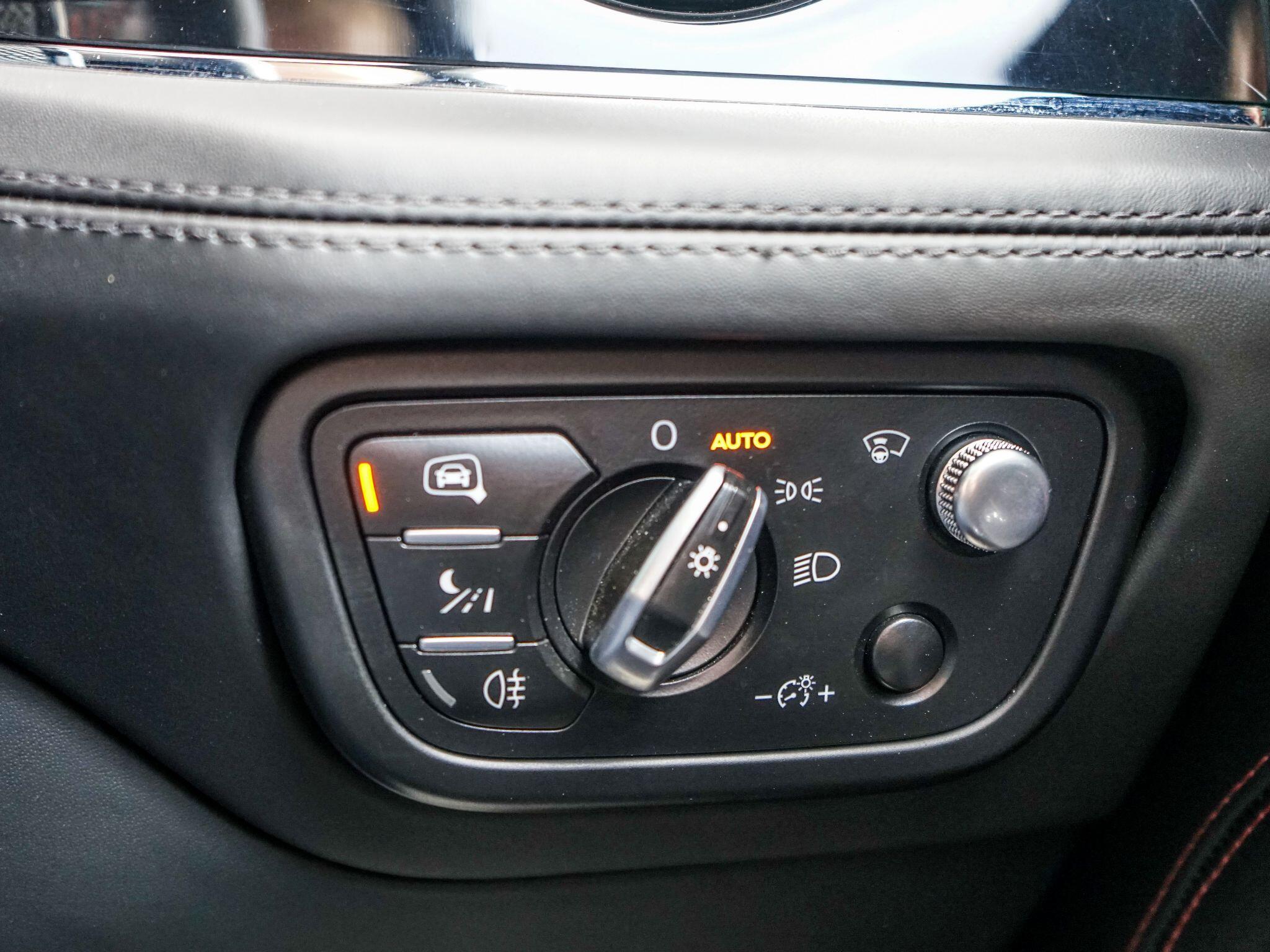 Bentley Bentayga 4.0 V8 Auto 4WD Euro 6 (s/s) 5dr — photo 39