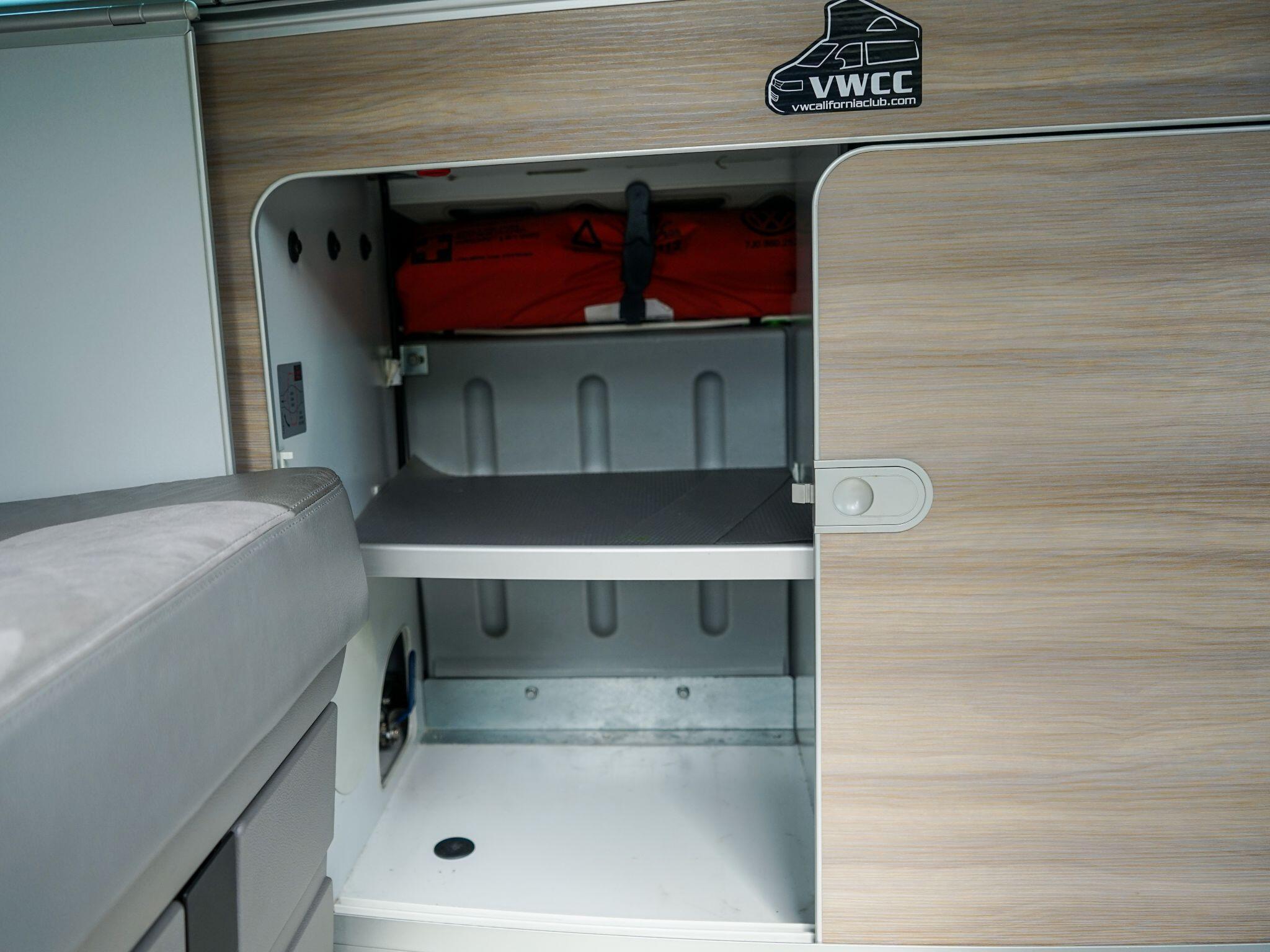Volkswagen California SE TDI 180 CAMPER — photo 30