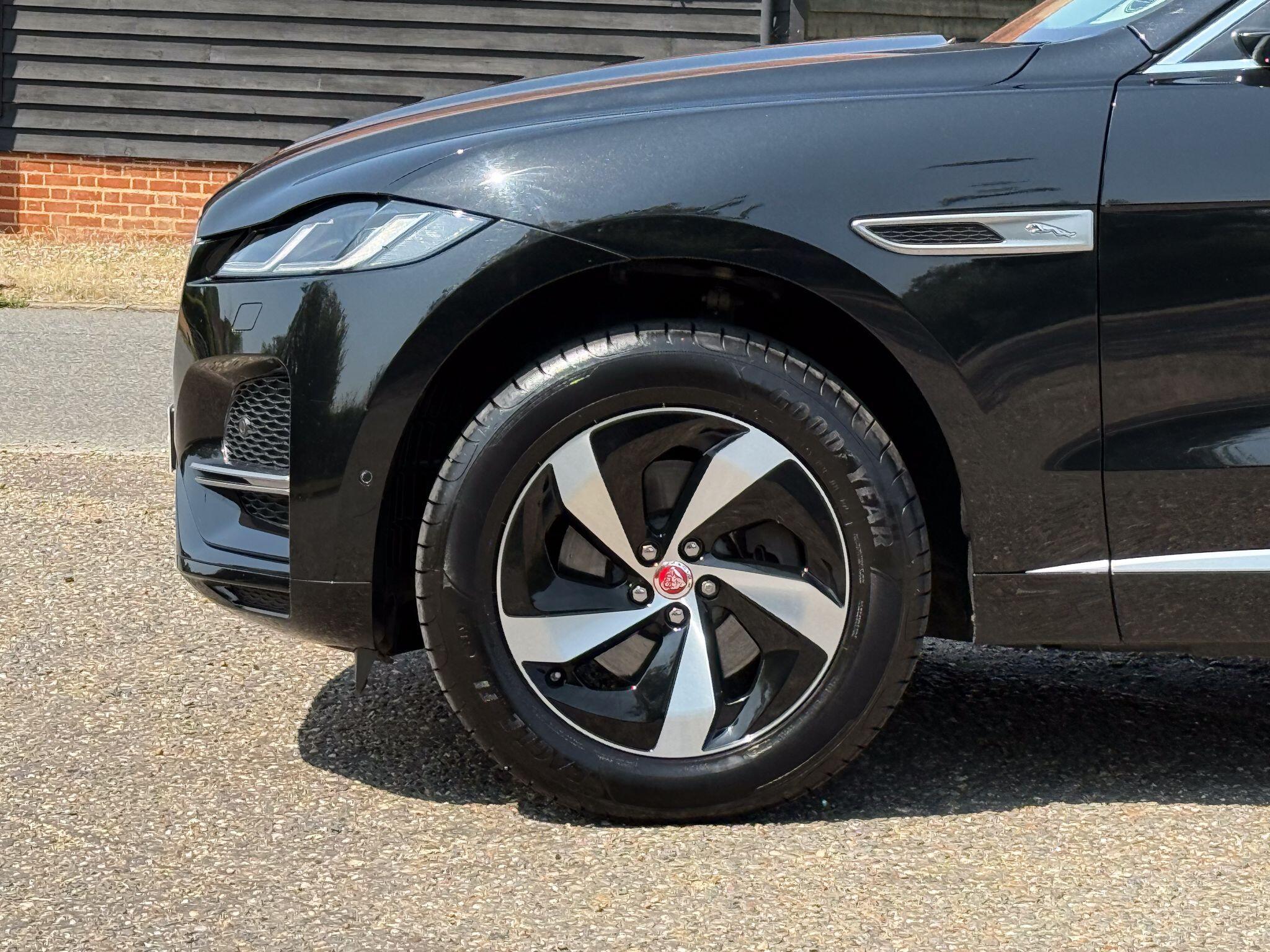 Jaguar F-PACE 2.0 D200 MHEV S Auto AWD Euro 6 (s/s) 5dr — photo 5