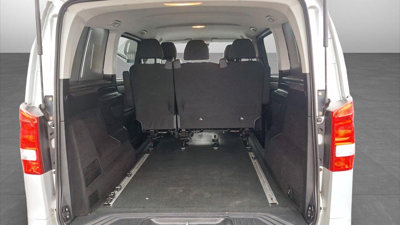 2019 MERCEDES Vito 2.1 119 CDI BlueTEC Sport Crew Van G-Tronic+ RWD L2 Euro 6 (s/s) 5dr (LWB) - vehicle photo 18 for sale on PureCar