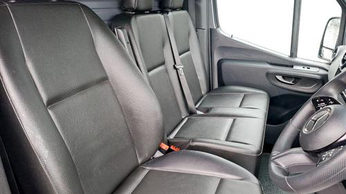 Mercedes-Benz Sprinter Photo at-eff56b177d1b4afab8eb927881123127.jpg