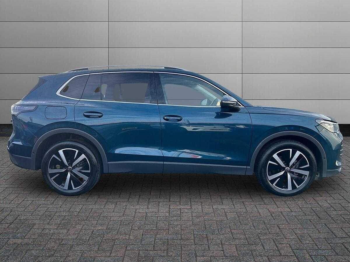 Volkswagen Tiguan Photo at-f08b509826c64f3397c31bfde6ae3632.jpg
