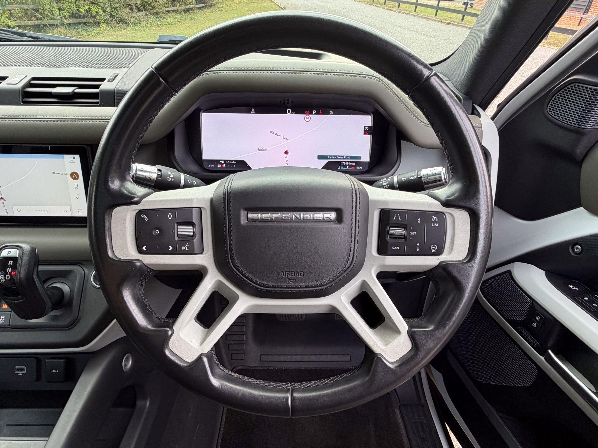 Land Rover Defender 110 2.0 SD4 HSE Auto 4WD Euro 6 (s/s) 5dr — photo 7