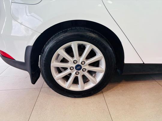 Ford Focus Photo at-f0f35925681943ae9a3e916ae1bac813.jpg