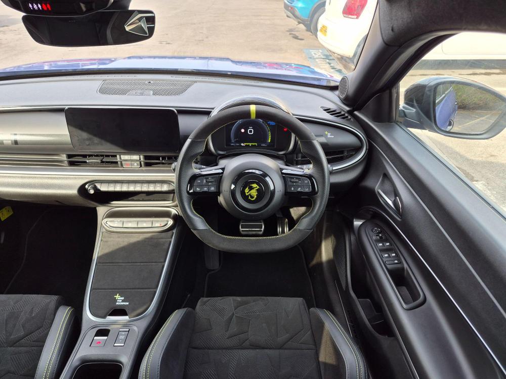 Abarth 600e Photo at-f14d9a1797524aabb3b0bc9c048f90a3.jpg