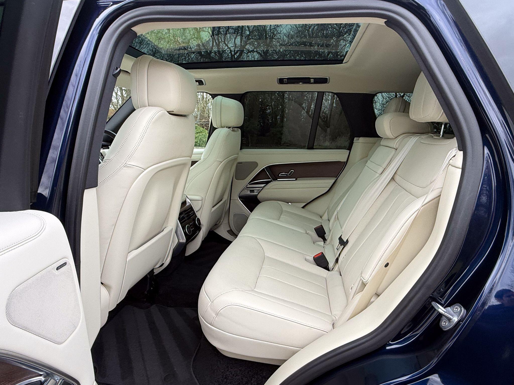 Land Rover Range Rover 3.0 P440e 38.2kWh SE SUV 5dr Petrol Plug-in Hybrid Auto 4WD Euro 6 (s/s) (440 ps) — photo 13