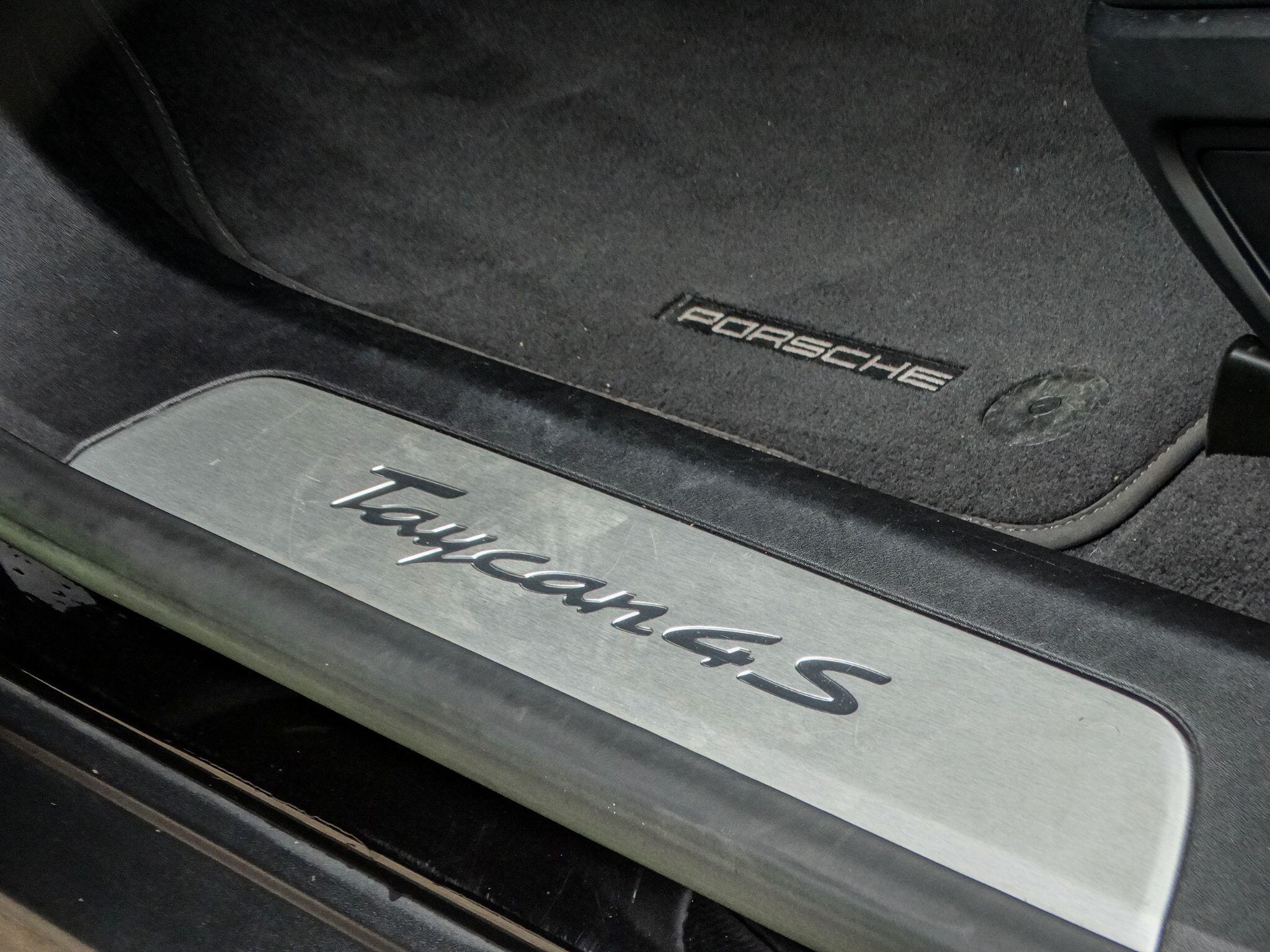 Porsche Taycan Performance Plus 93.4kWh 4S Auto 4WD 4dr (11kW Charger) — photo 10