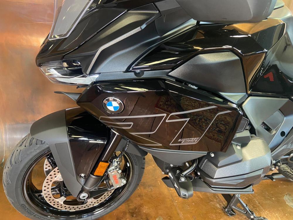 BMW R 1300 RT Photo at-f17e9a9b398f4ab89ad5545a6cf16b83.jpg