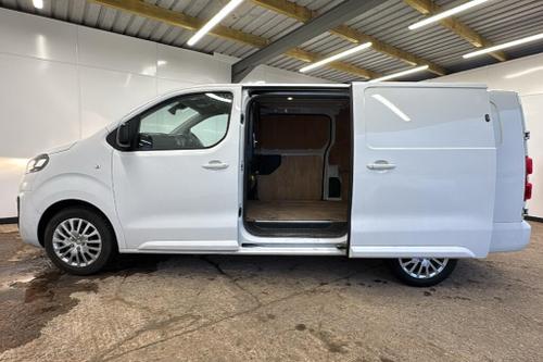 Vauxhall VIVARO Photo at-f1a7285532ff4ae2a338e72b76675482.jpg