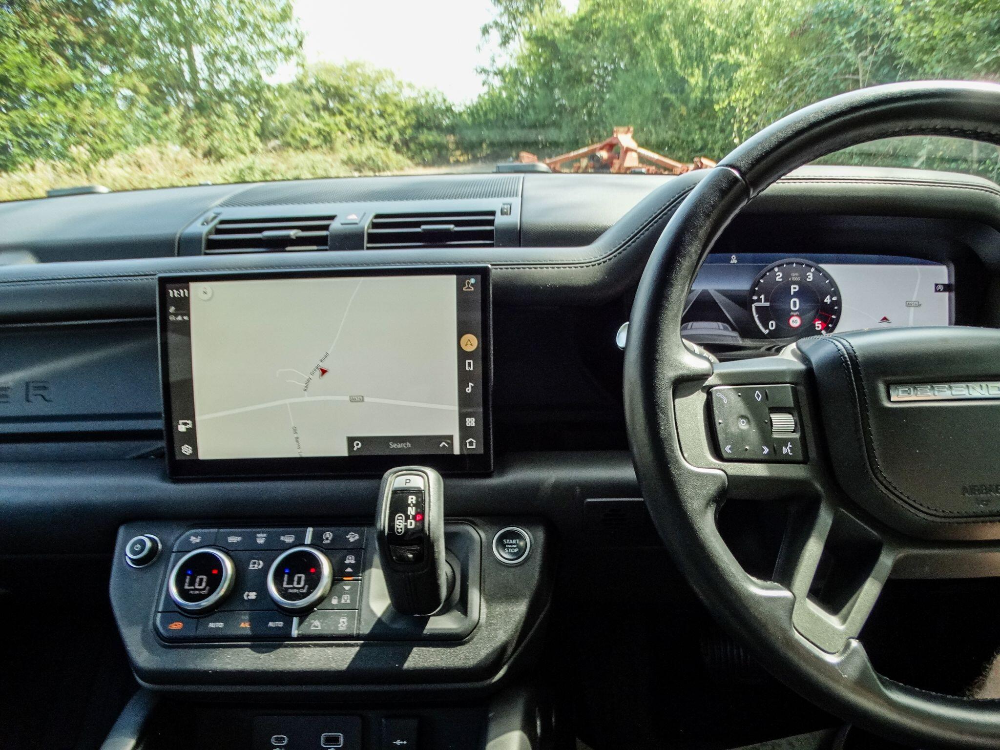 Land Rover Defender 110 3.0 D250 MHEV X-Dynamic HSE SUV 5dr Diesel Auto 4WD Euro 6 (s/s) (250 ps) — photo 8