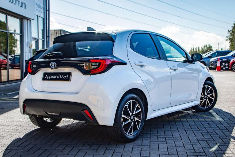 Used Toyota Yaris RE73SVD 2