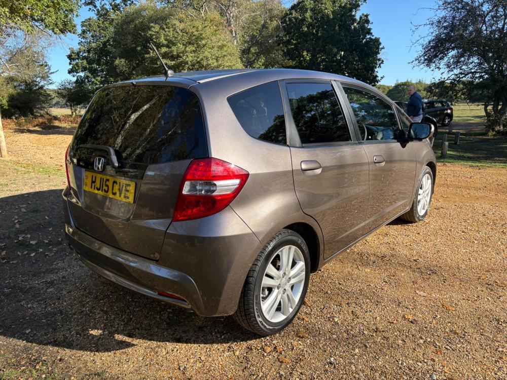Honda Jazz Photo at-f2815dc8f23d4d608f6e86e473ff7e57.jpg