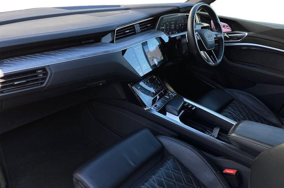 Audi e-tron Photo at-f2d305f6cf6c467da4837980c83bab82.jpg