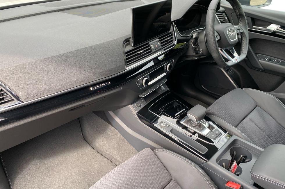 Audi Q5 Photo at-f31811792ba84dd5aec01e03c4ad895d.jpg