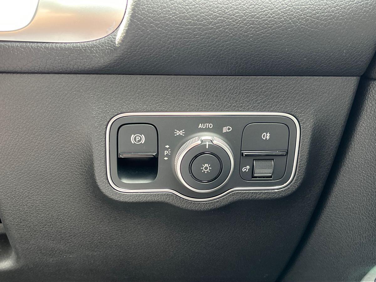 Mercedes-Benz EQB Photo 34