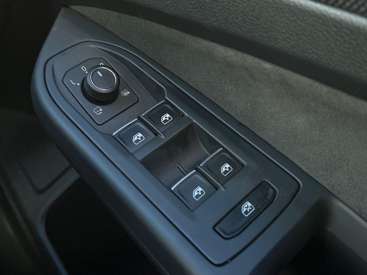 Volkswagen Golf Photo at-f337ab815a53411f8d70eb227a266571.jpg