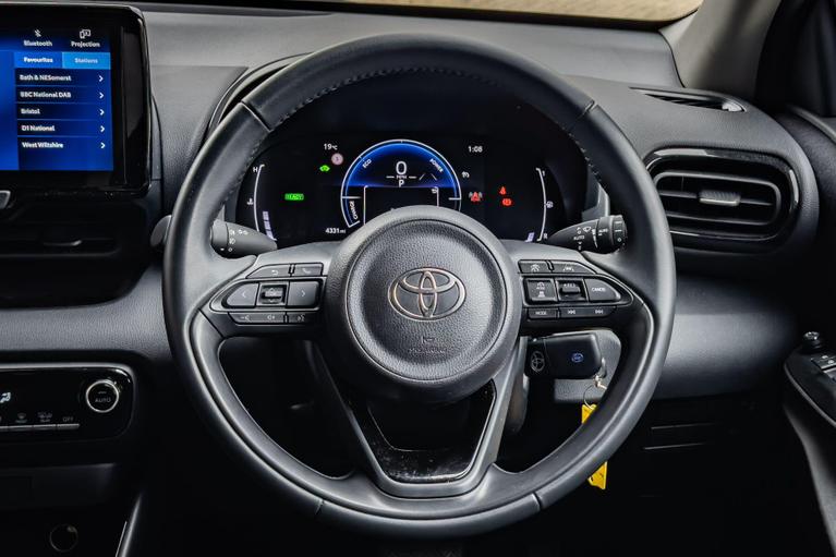Used Toyota Yaris WT24ETV 28