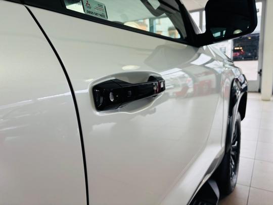 Mitsubishi L200 Photo at-f38462c39b4e47fa8f512e36f6db1e3d.jpg