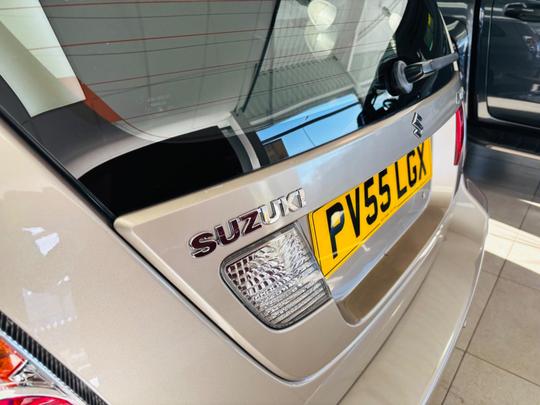 Suzuki Liana Photo at-f38a5febdb8943adbf7c0ce5d7bdbe4c.jpg