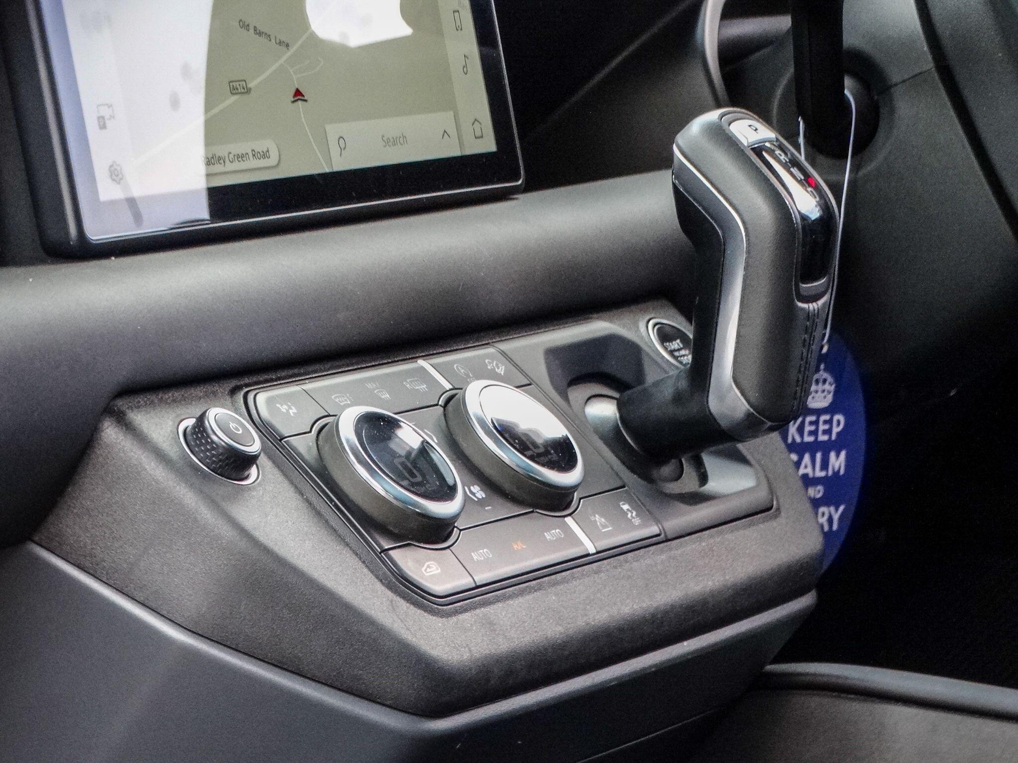 Land Rover Defender 110 3.0 D300 MHEV X-Dynamic SE Auto 4WD Euro 6 (s/s) 5dr — photo 17