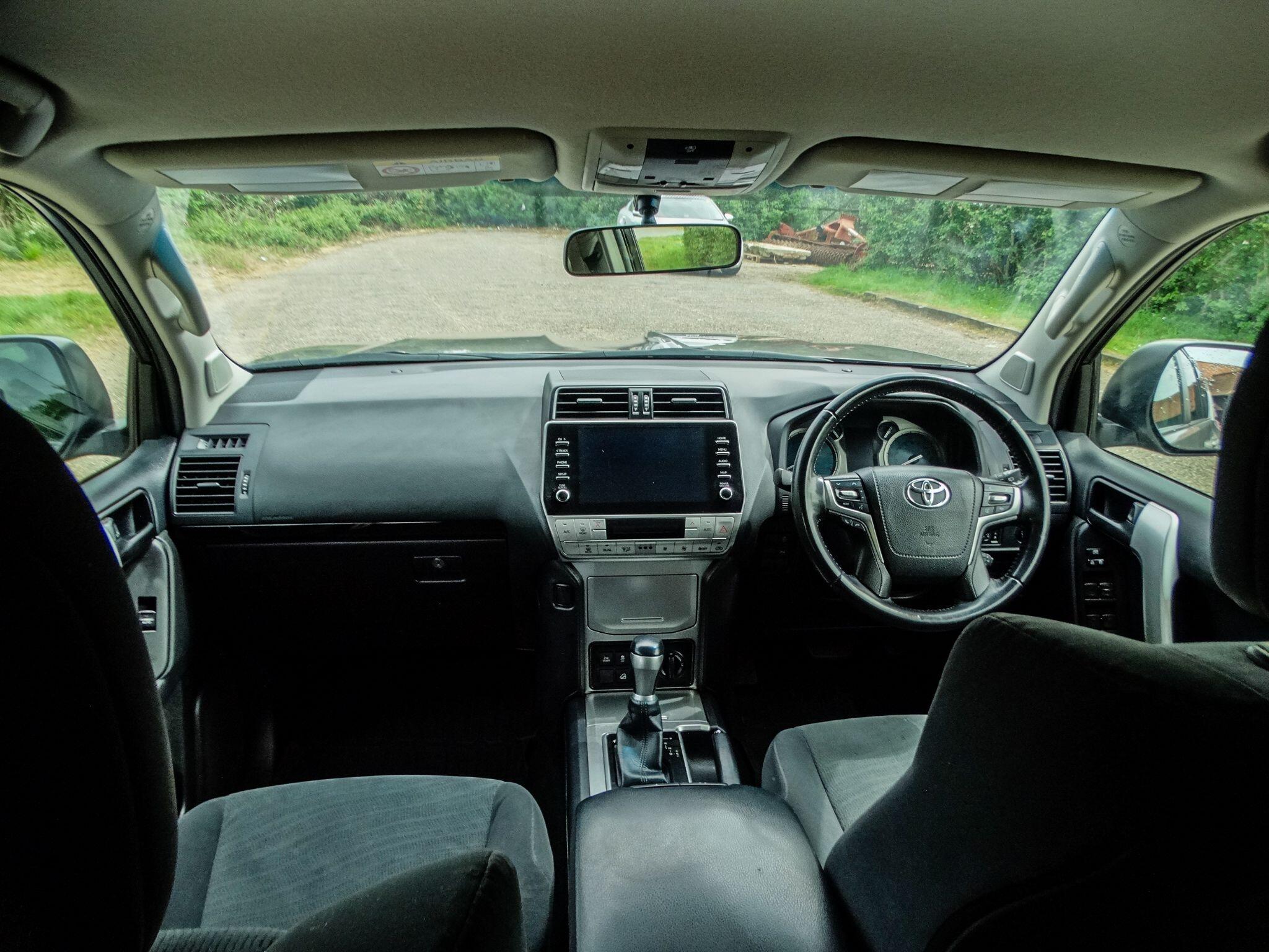 Toyota Land Cruiser 2.8D Active SUV 5dr Diesel Auto 4WD Euro 6 (s/s) (7 Seat) (204 ps) — photo 16