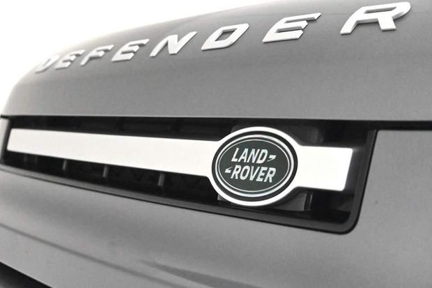 Land Rover DEFENDER Photo at-f44536854434476b88d42fa9af476886.jpg
