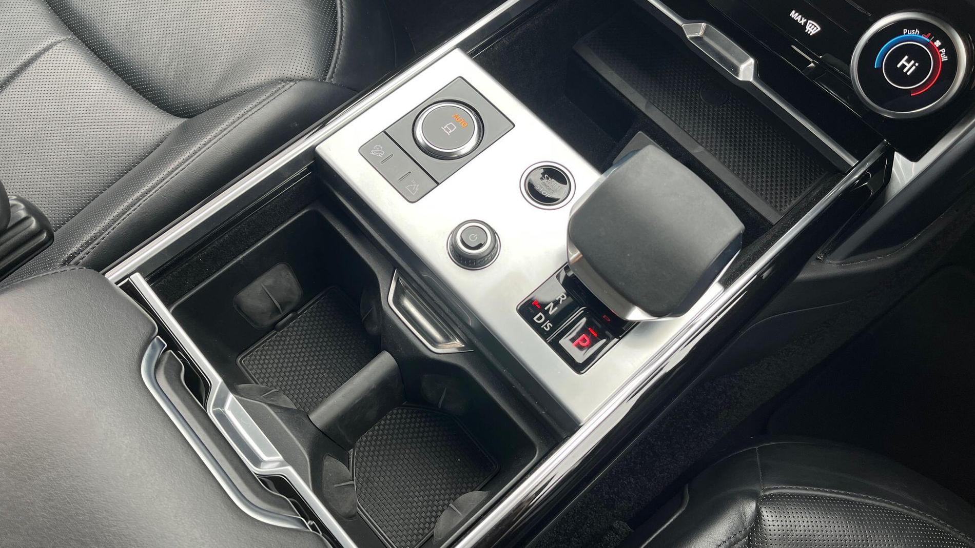 Land Rover Range Rover Photo at-f4511e8416aa4e139b3136a4874756c0.jpg