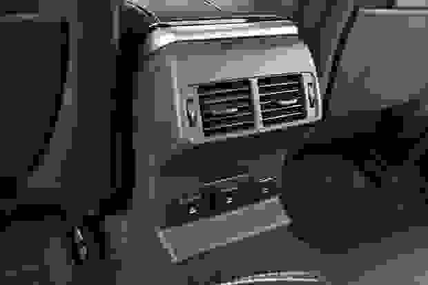 Land Rover RANGE ROVER VELAR Photo at-f4d222dc7a6341c983f3818518e2621c.jpg