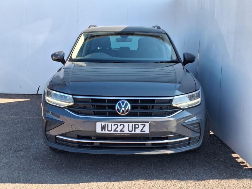 Volkswagen Tiguan Photo at-f4eb280bac1644858ac06cda043a92bb.jpg