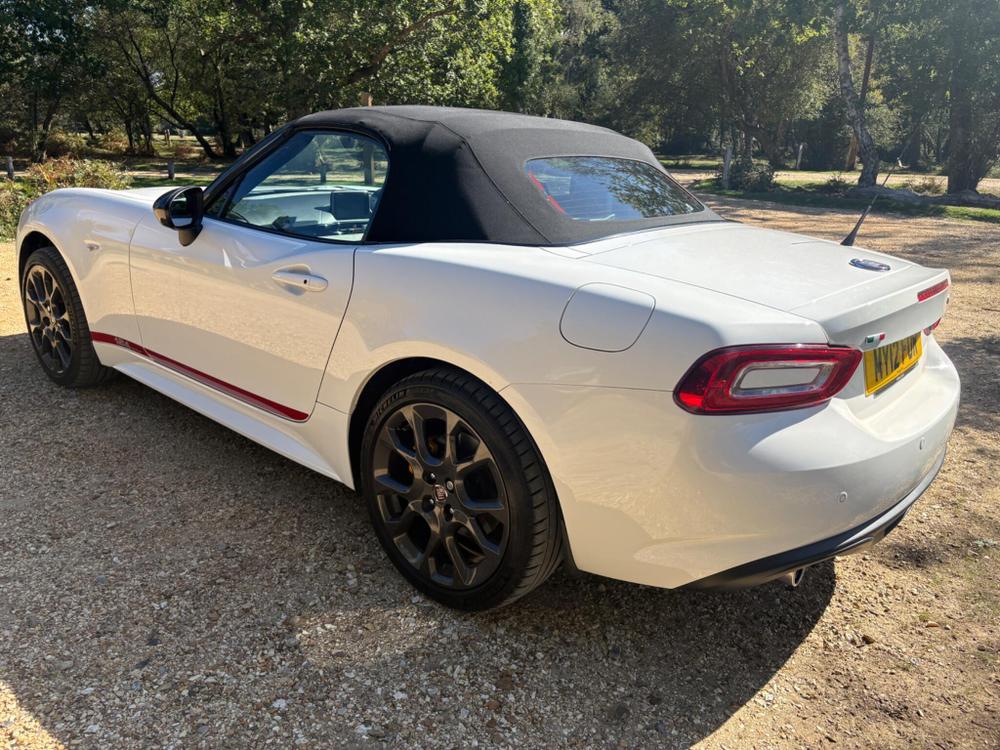 Fiat 124 Spider Photo at-f504e8caa44948a8b0a2a82d1325259f.jpg