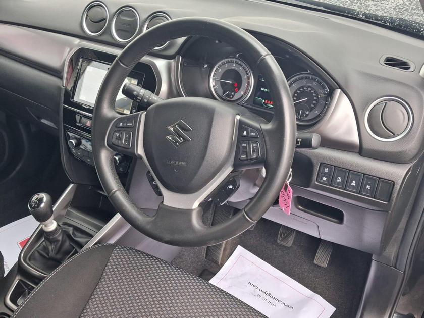 Suzuki Vitara Photo at-f5abe43c66414231a3417ef3d19c48c9.jpg