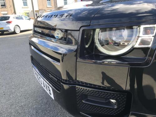 Land Rover Defender 110 Photo at-f5c663e380004b58850fd5fdc3379b66.jpg