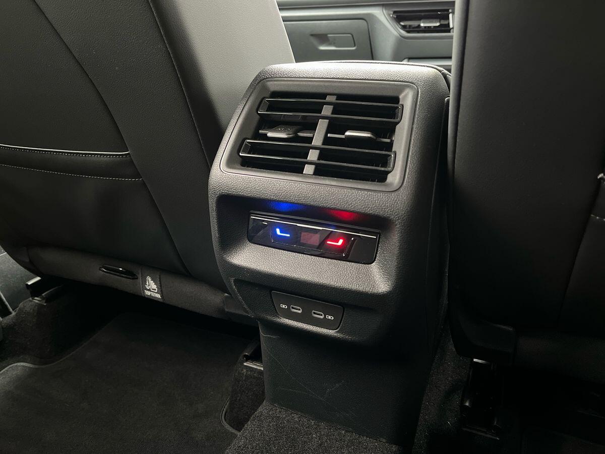 Volkswagen Tiguan Photo at-f62f2d83444f41e191d29e05477c482c.jpg