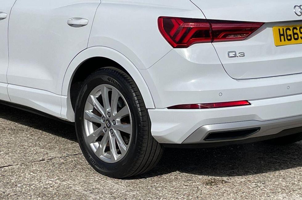 Audi Q3 Photo at-f68b85de7e5e4f7e9b0b5db086dcfbbd.jpg