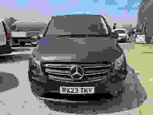 Mercedes-Benz Vito Photo at-f6bb99b55d954978b7fce9a258c6177d.jpg
