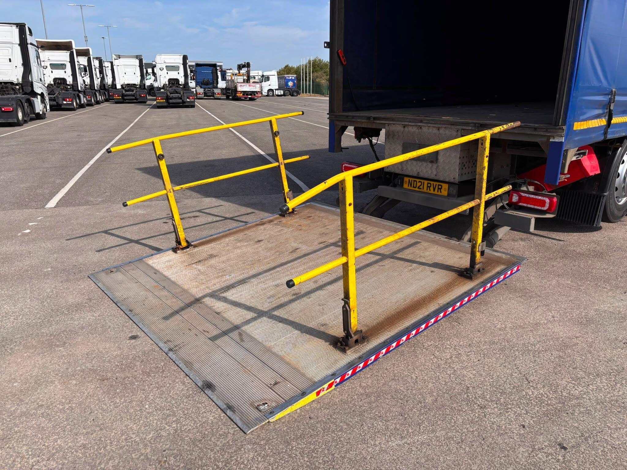 2021 MERCEDES Actros 5 2530L Curtainside with Cantilever Tail-lift - vehicle photo 35 for sale on PureCar